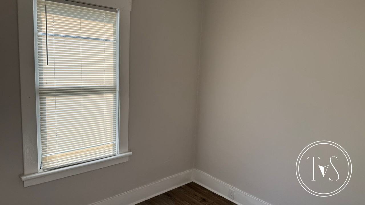 101 W 60th St - Photo 6 of 16