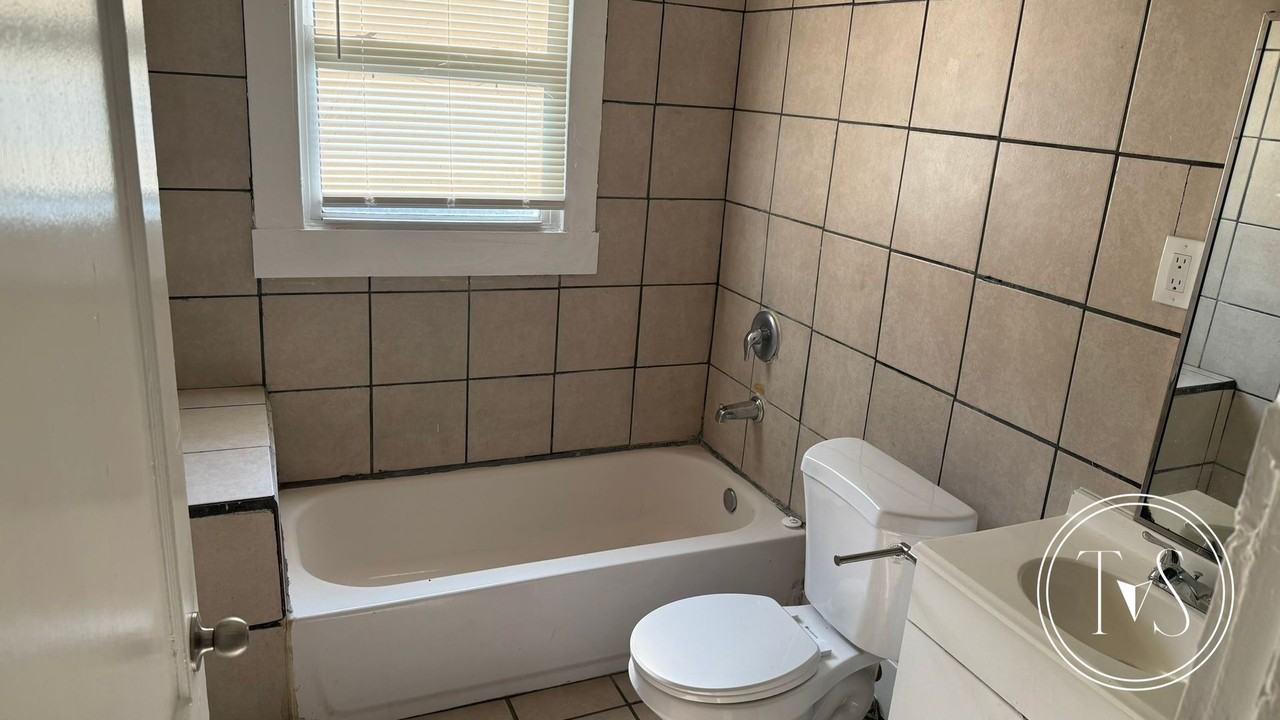 101 W 60th St - Photo 7 of 16