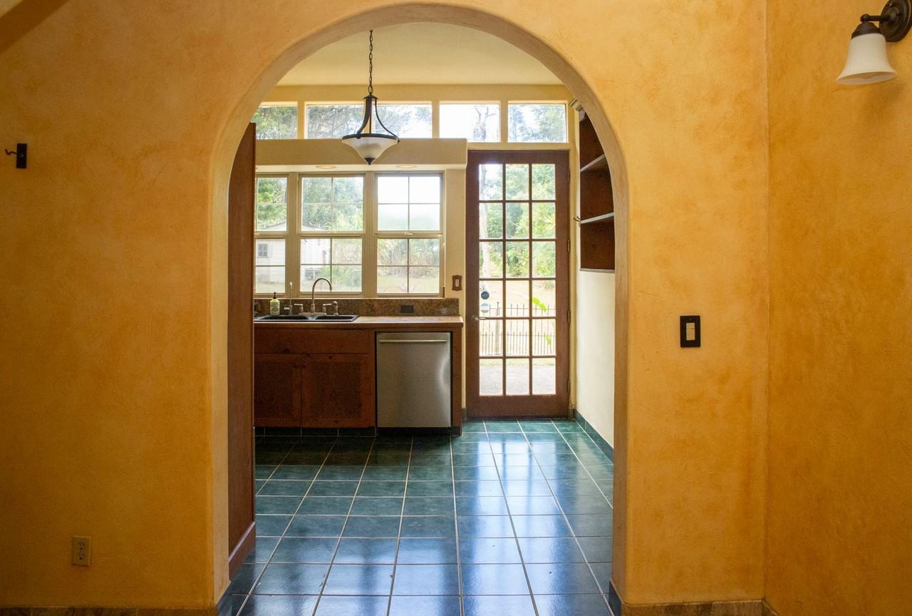 592 Kaupakalua Rd - Photo 3 of 43