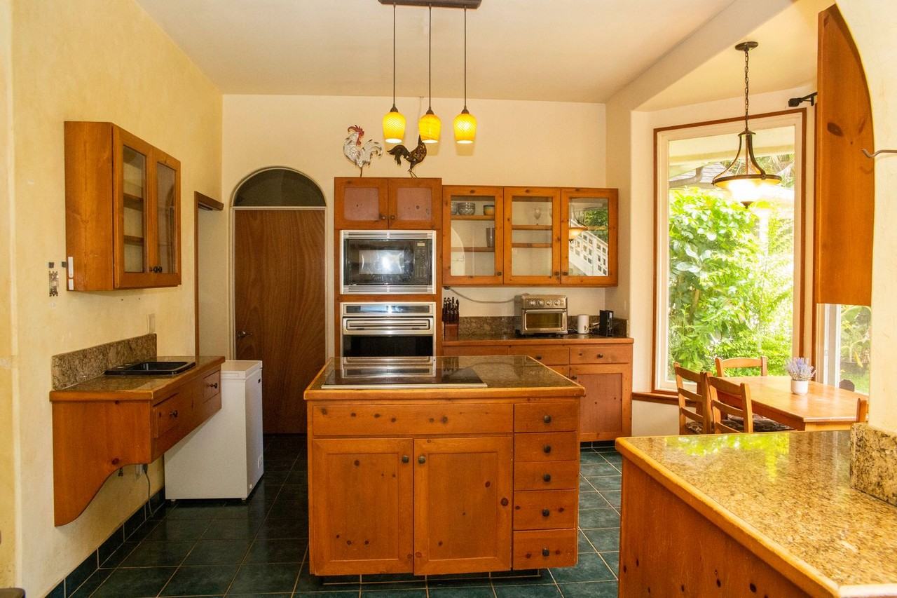 592 Kaupakalua Rd - Photo 6 of 43