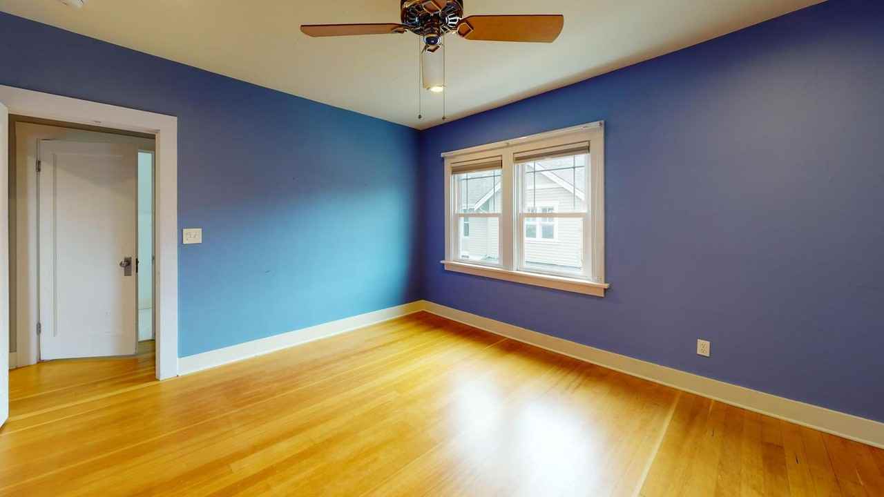 Spacious North Queen Anne home with fenced backyard - Photo 6 of 21