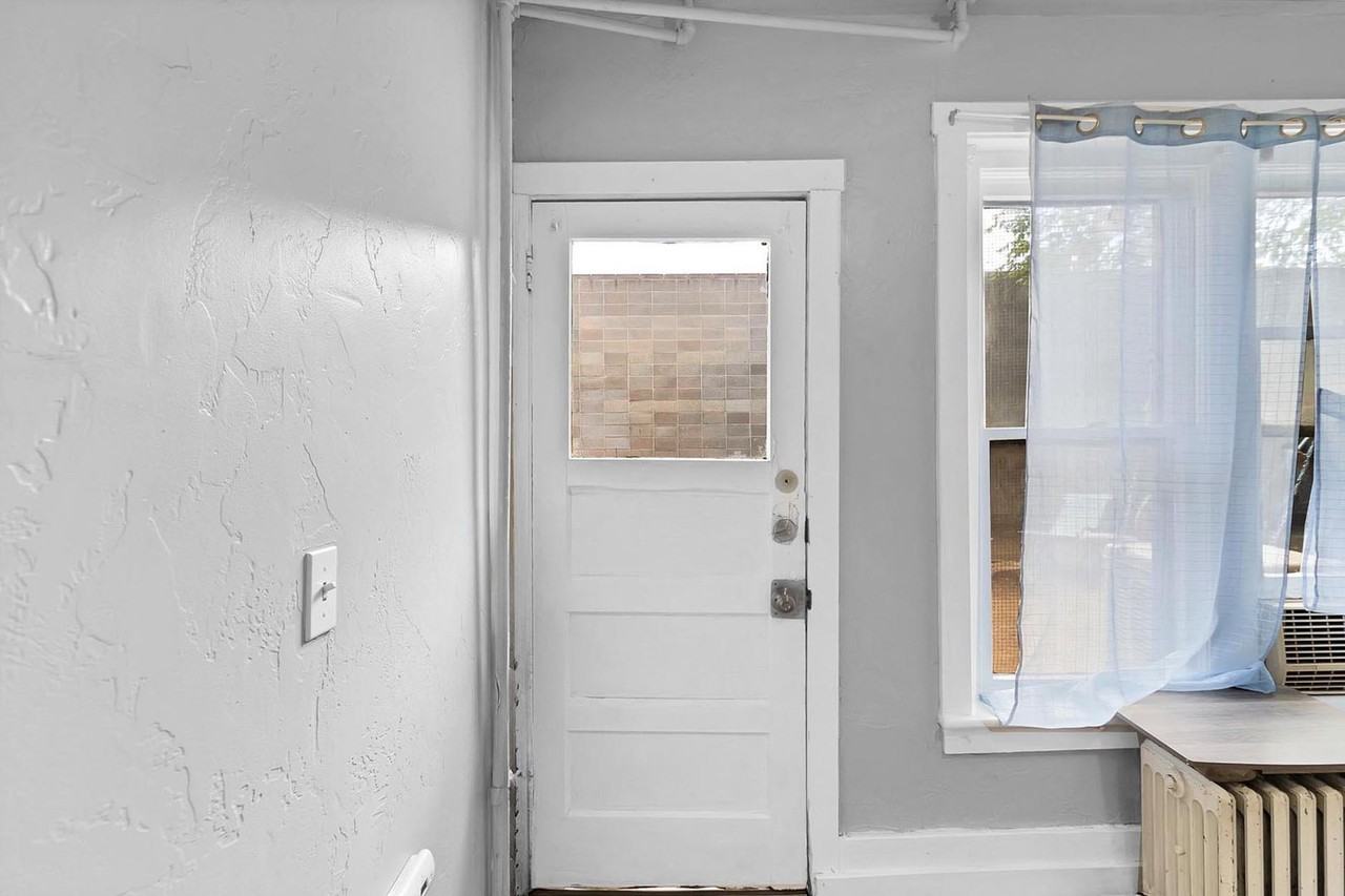 529 Colorado Ave - Photo 2 of 27