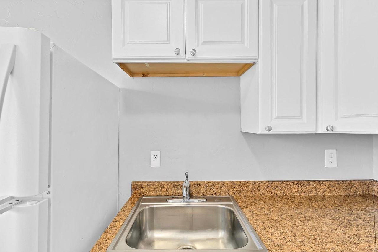 529 Colorado Ave - Photo 7 of 27
