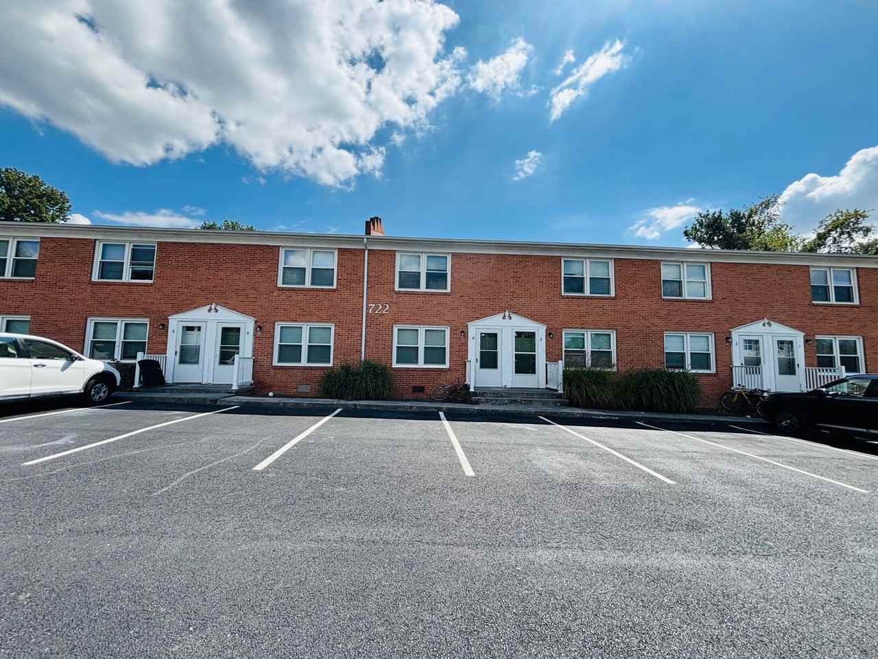 2 Bedroom, 1 Bath Apartment - Photo 5 of 7