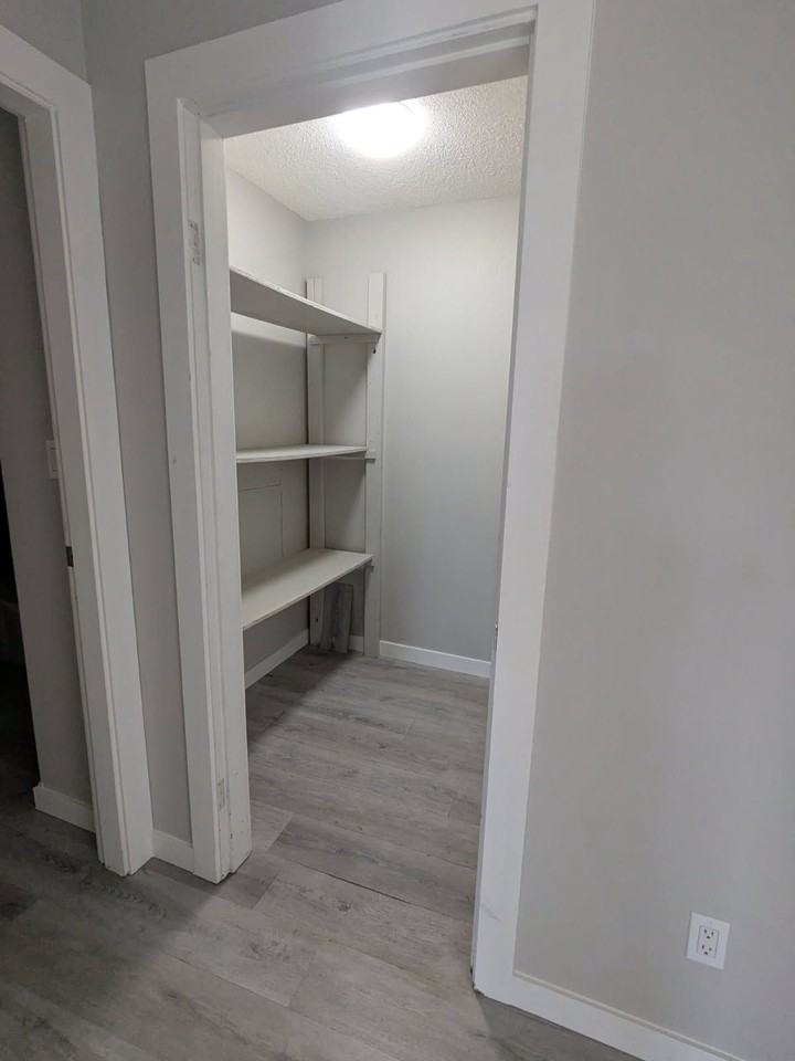 5203 - 5203 52 St #301 - Photo 4 of 8