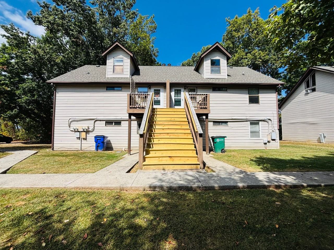 661 Village Lane - Photo 2 of 6