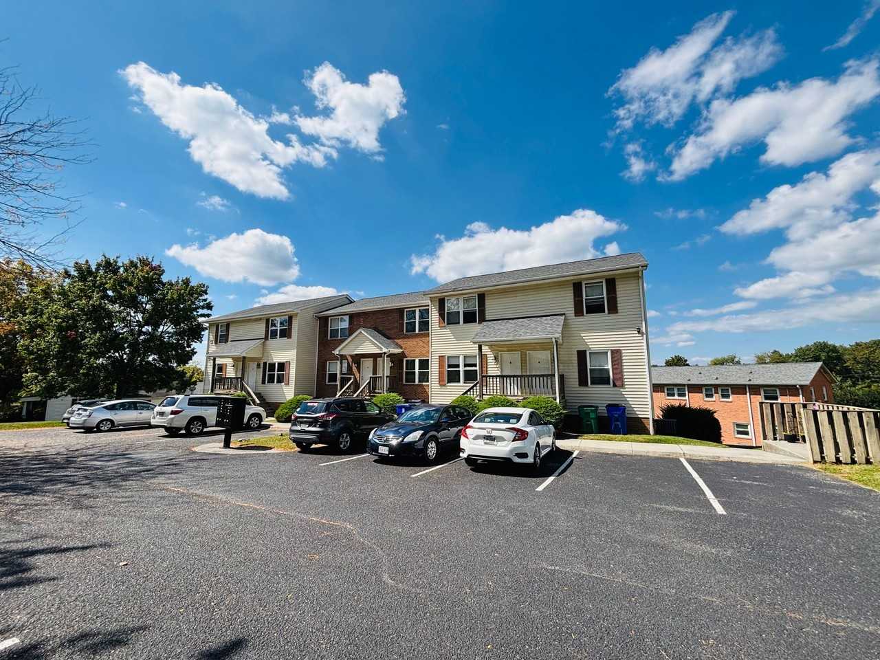 2 Bedroom, 1 Bath Apartment - Photo 5 of 8