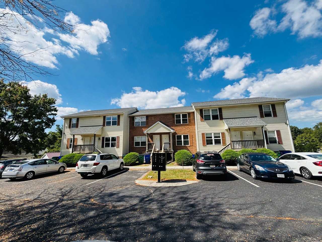 2 Bedroom, 1 Bath Apartment - Photo 6 of 8