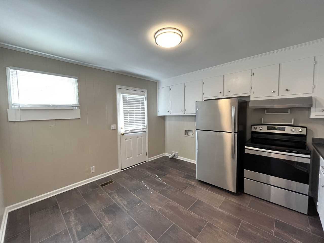 1807 Maymont Drive - Photo 5 of 14