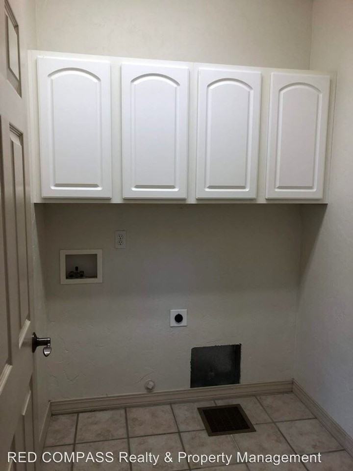 2835 Brittany Dr - Photo 3 of 17