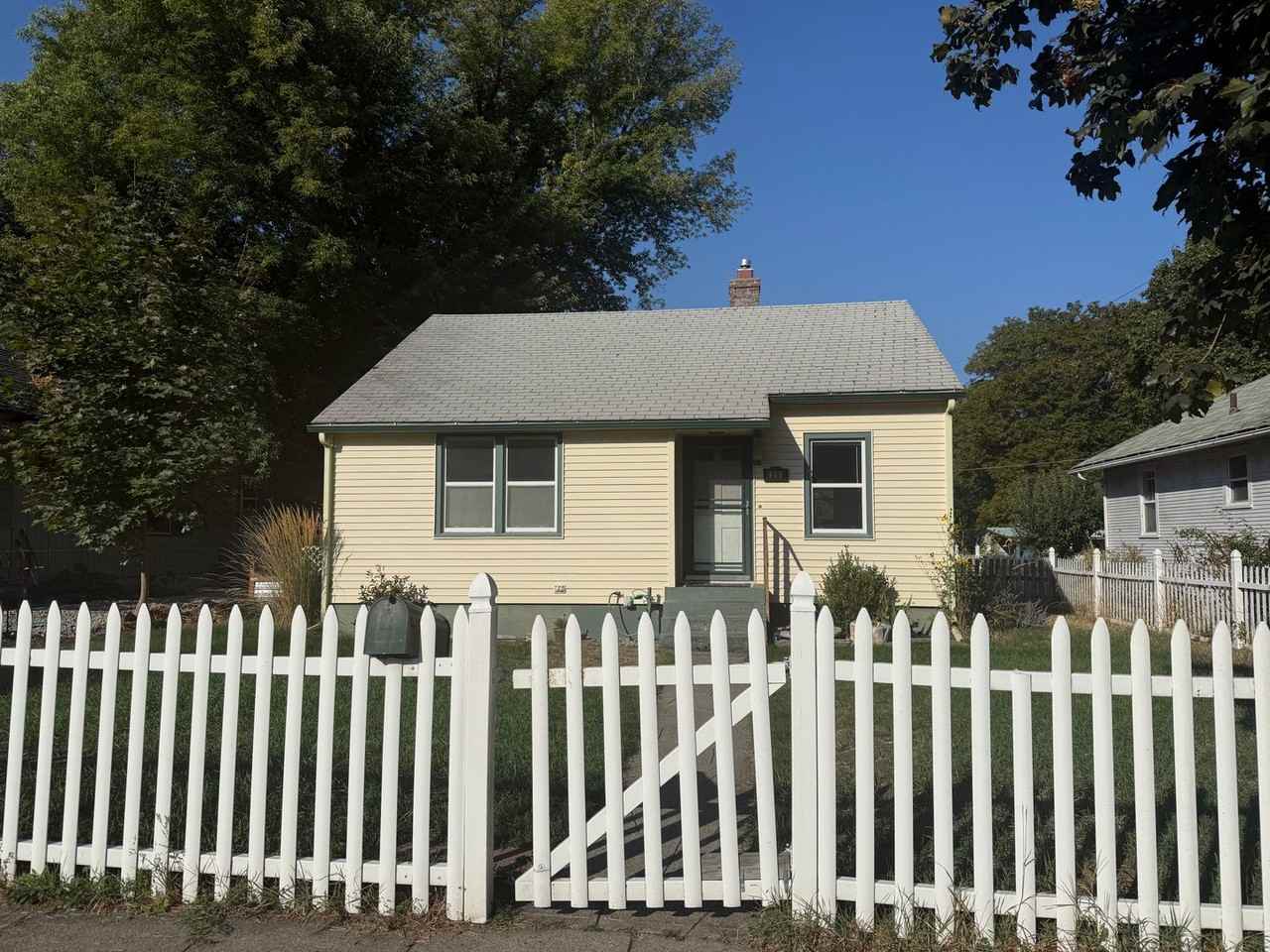 1208 S Coeur Dalene St - Photo 2 of 19