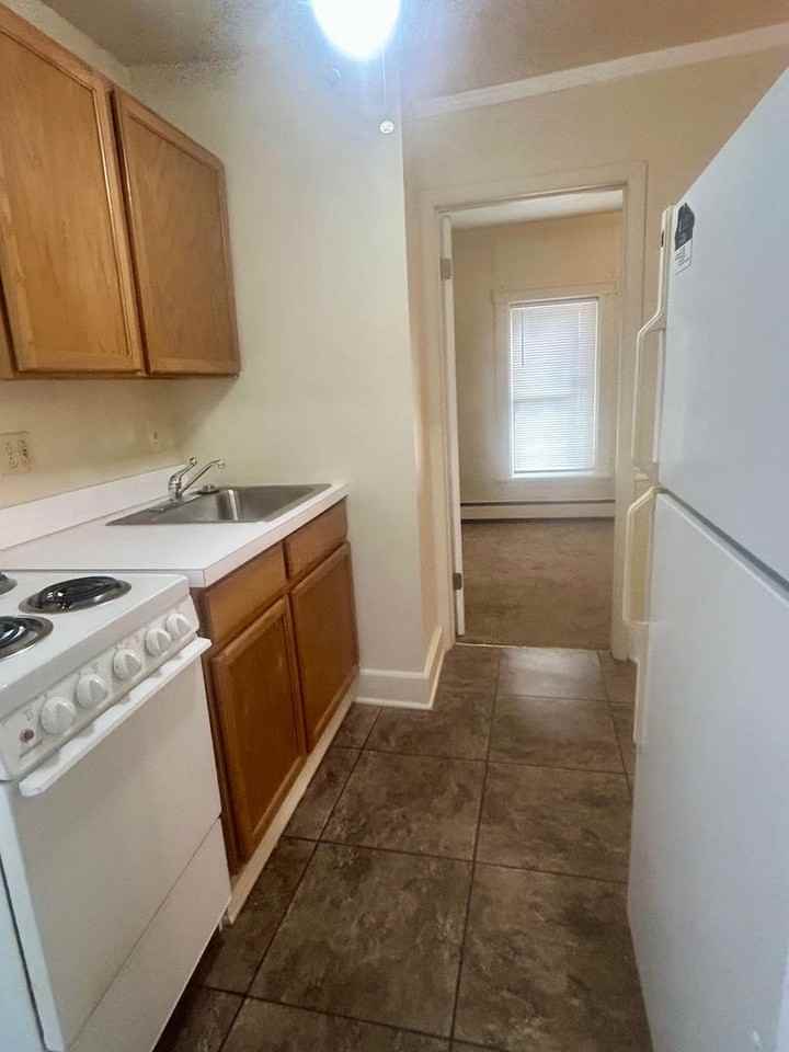 124 College Place - Photo 4 of 30