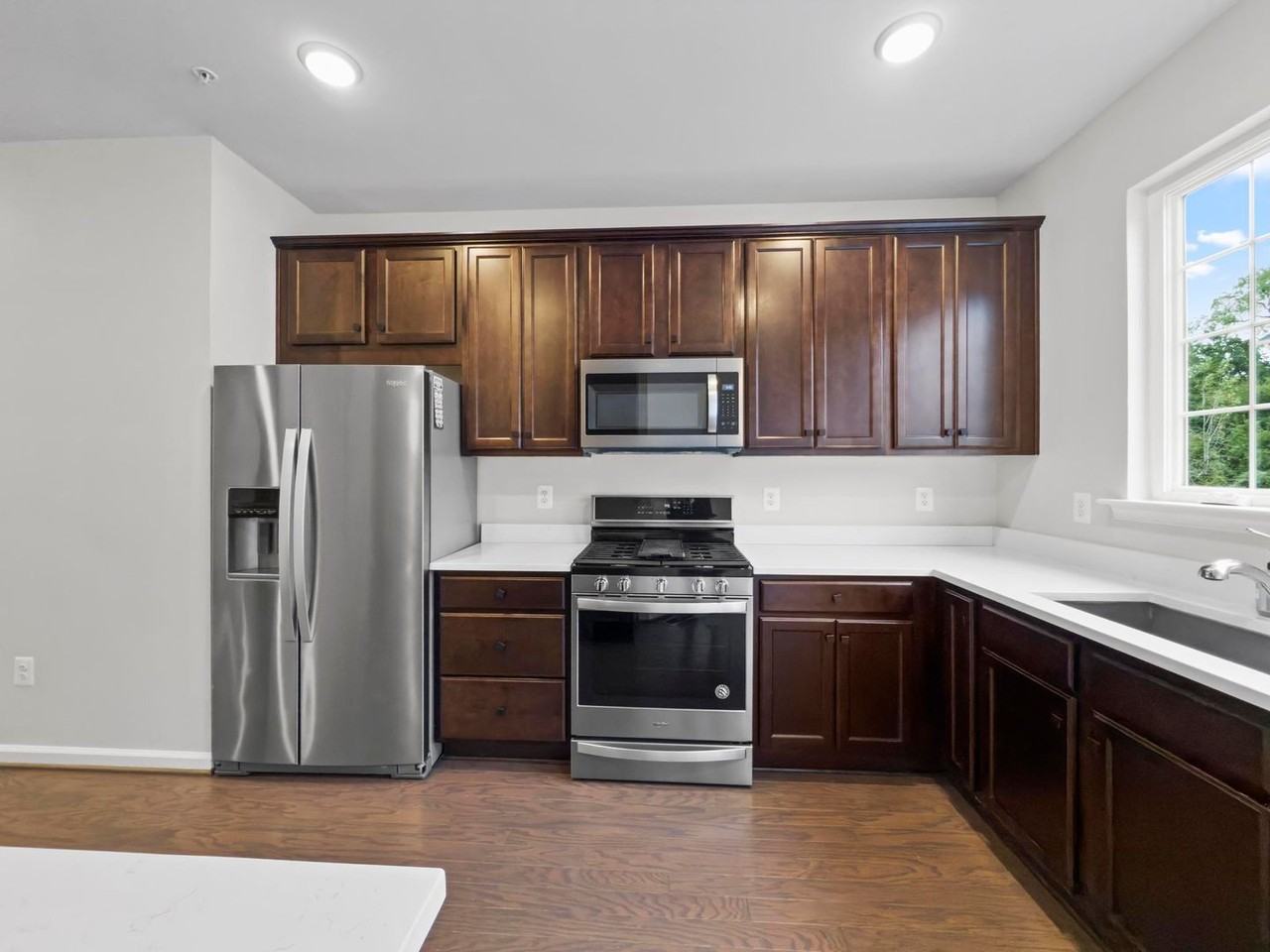 2570 Debert Cir - Photo 2 of 38