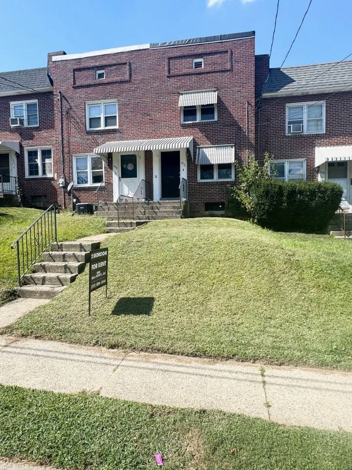 1037 Saint Joseph St - Photo 2 of 10
