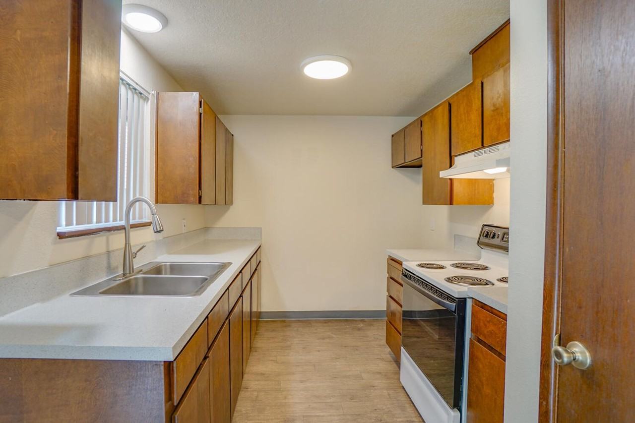 Garden Court Plaza - Photo 4 of 32