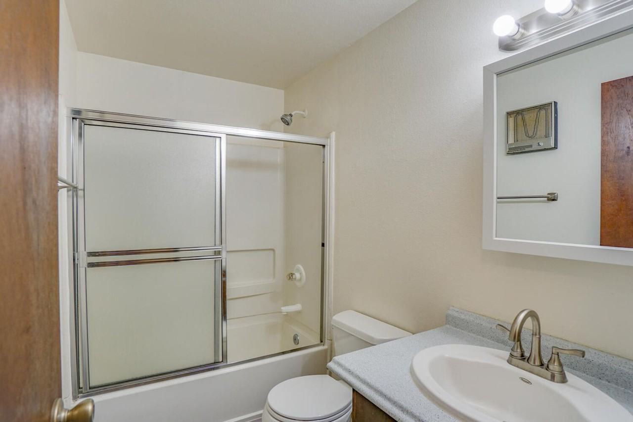 Garden Court Plaza - Photo 5 of 32