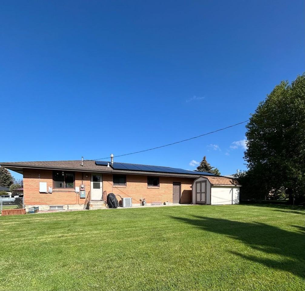 3470 S Hillcrest Dr - Photo 2 of 24