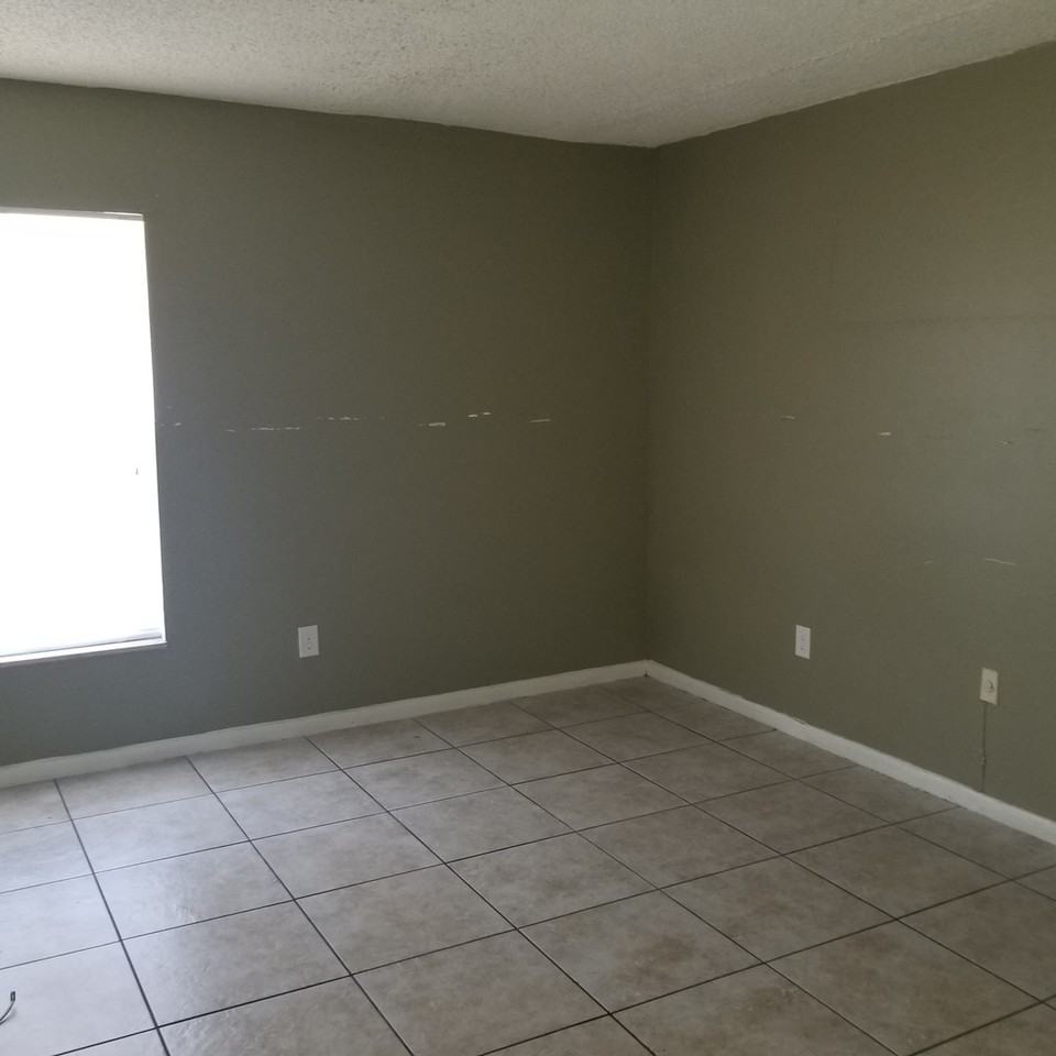 921 W Oak Ridge Rd - Photo 5 of 9