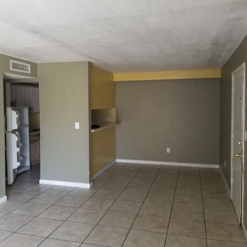 921 W Oak Ridge Rd - Photo 6 of 9