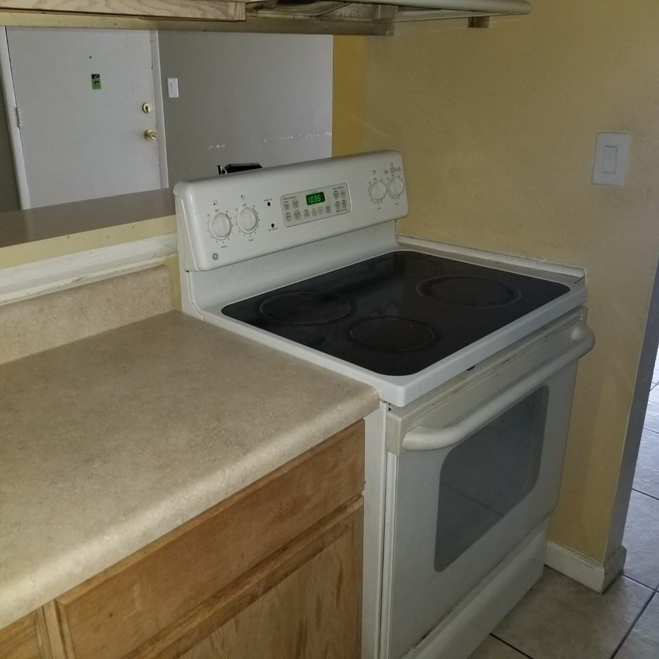 921 W Oak Ridge Rd - Photo 7 of 9