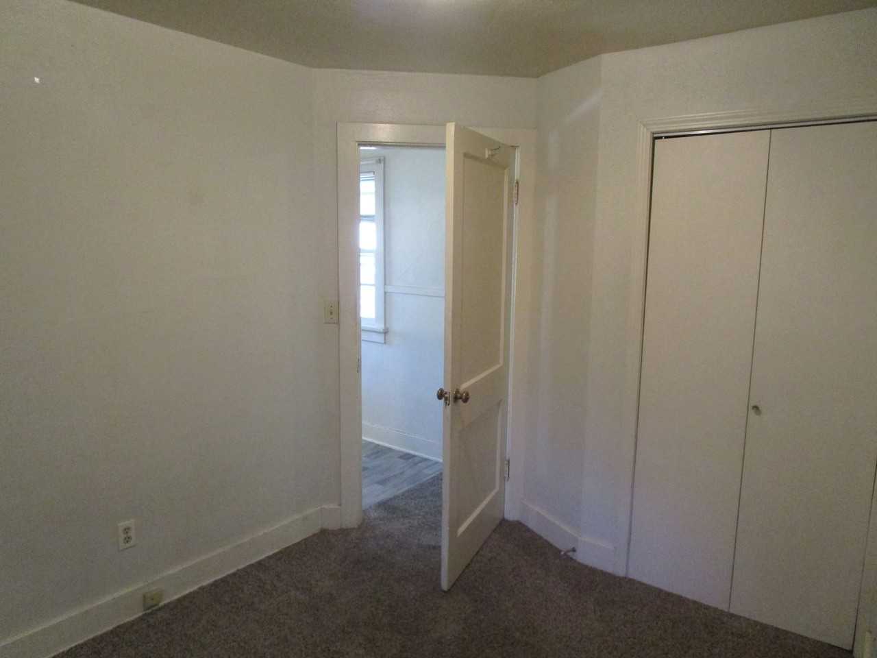 780 Northwest 2nd Street - Photo 4 of 7