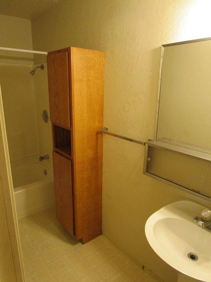 780 Northwest 2nd Street - Photo 5 of 7