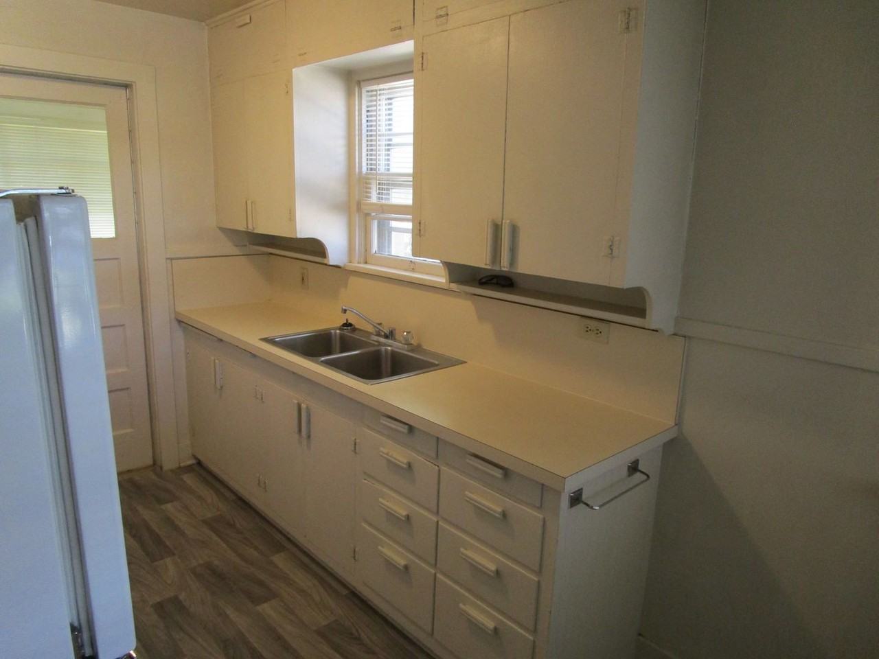 780 Northwest 2nd Street - Photo 6 of 7