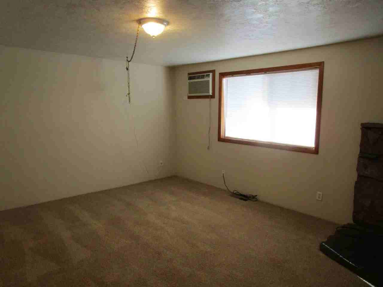 1320 Se 5th St - Photo 2 of 13