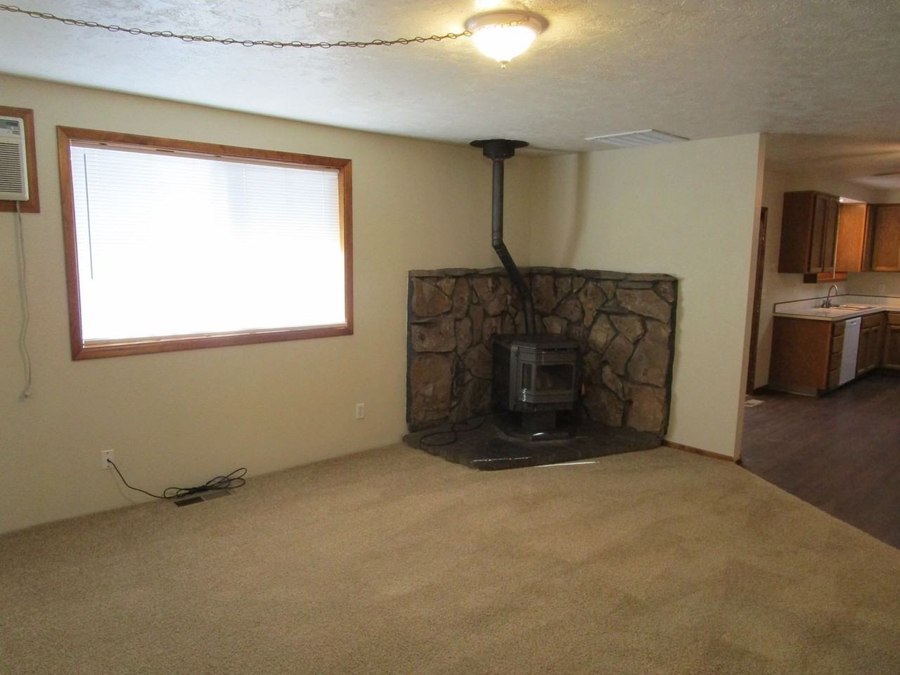 1320 Se 5th St - Photo 3 of 13