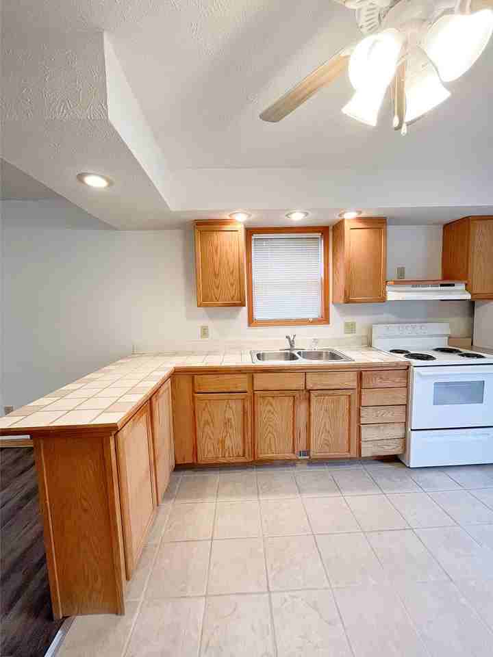 802 Orchard Ave - Photo 4 of 12