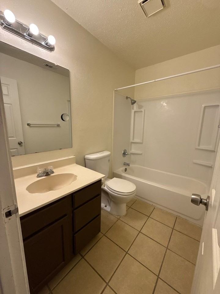 8427 Dixon Ridge Dr - Photo 2 of 7