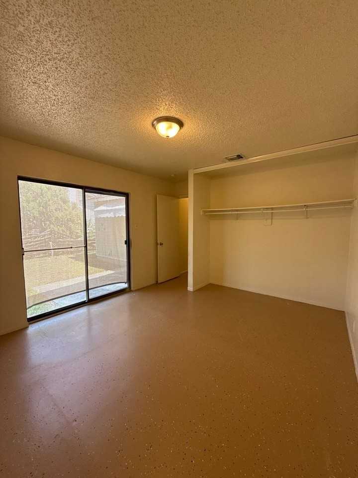 8427 Dixon Ridge Dr - Photo 3 of 7