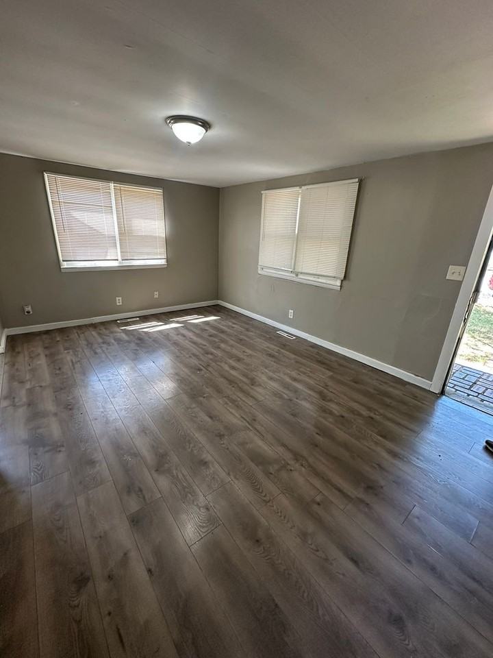 8023 Walrond Avenue - Photo 2 of 11