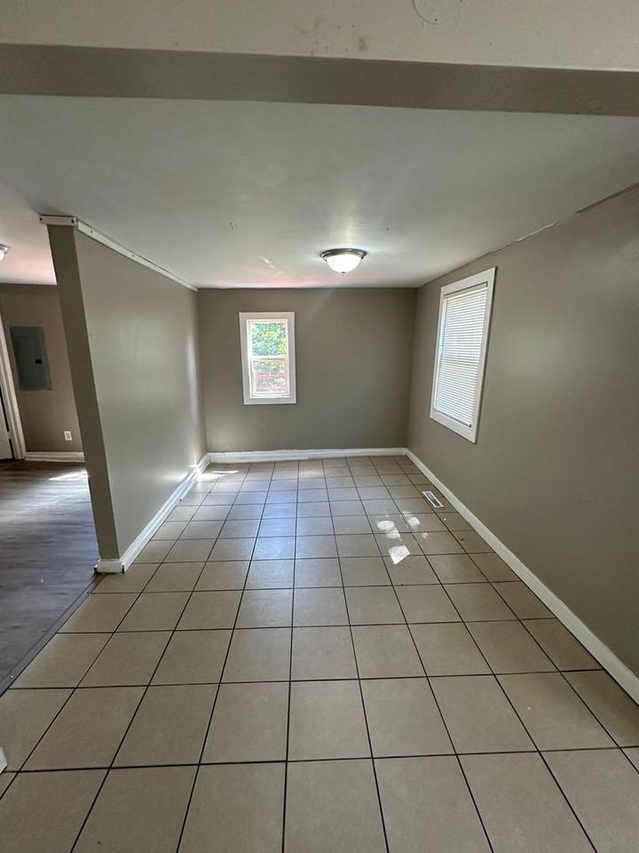 8023 Walrond Avenue - Photo 5 of 11