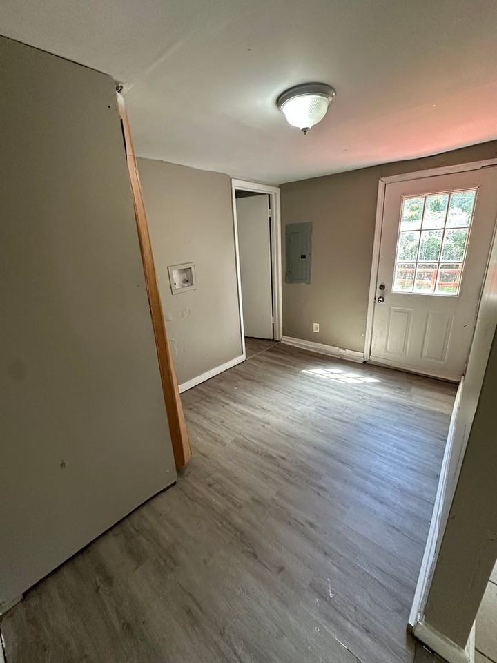 8023 Walrond Avenue - Photo 6 of 11
