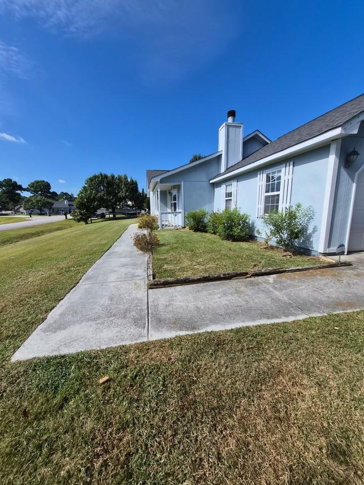 204 Zachary Ln - Photo 3 of 36