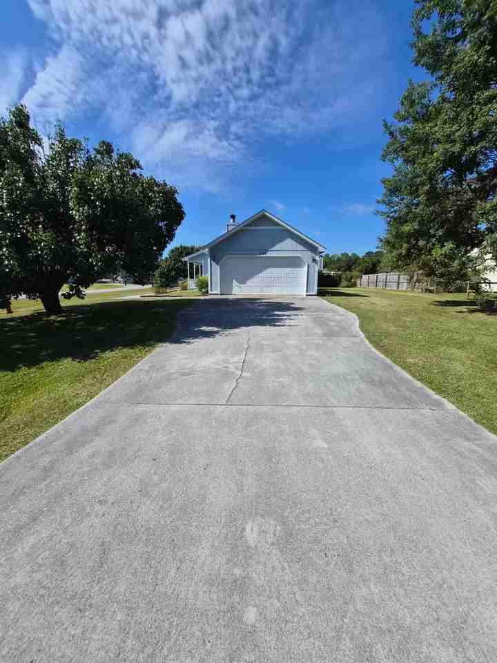 204 Zachary Ln - Photo 4 of 36