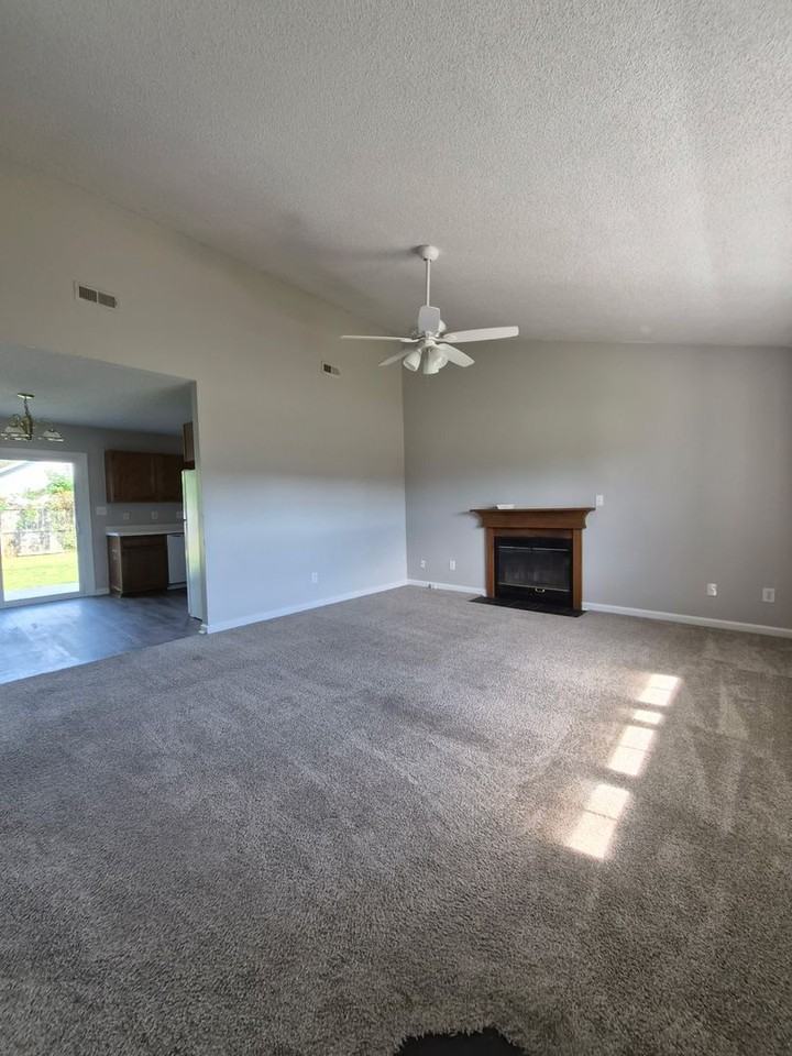 204 Zachary Ln - Photo 6 of 36