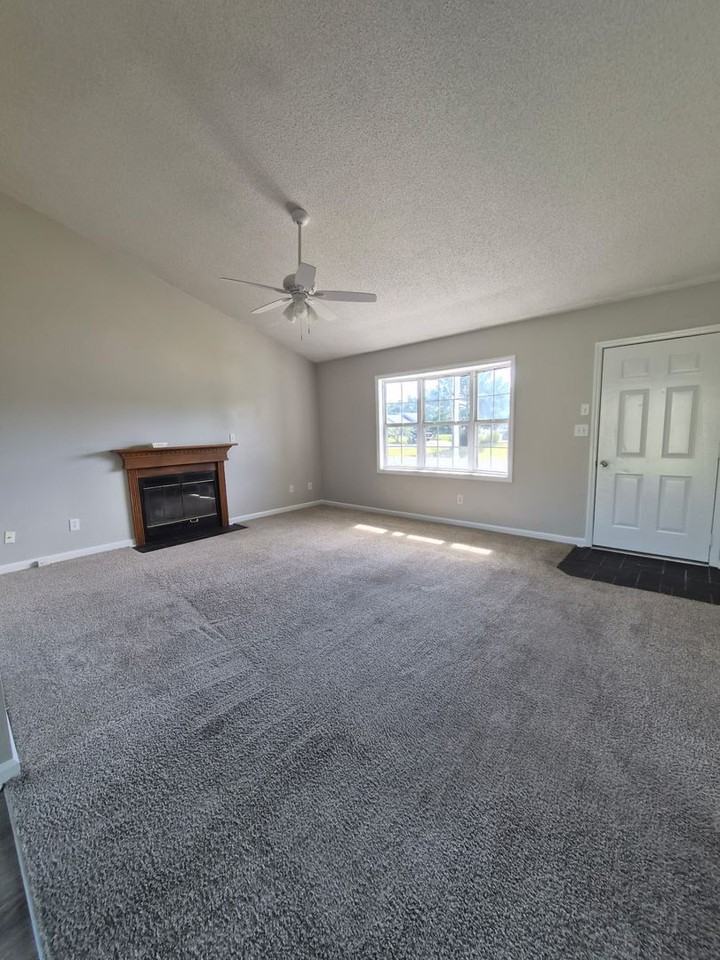 204 Zachary Ln - Photo 7 of 36