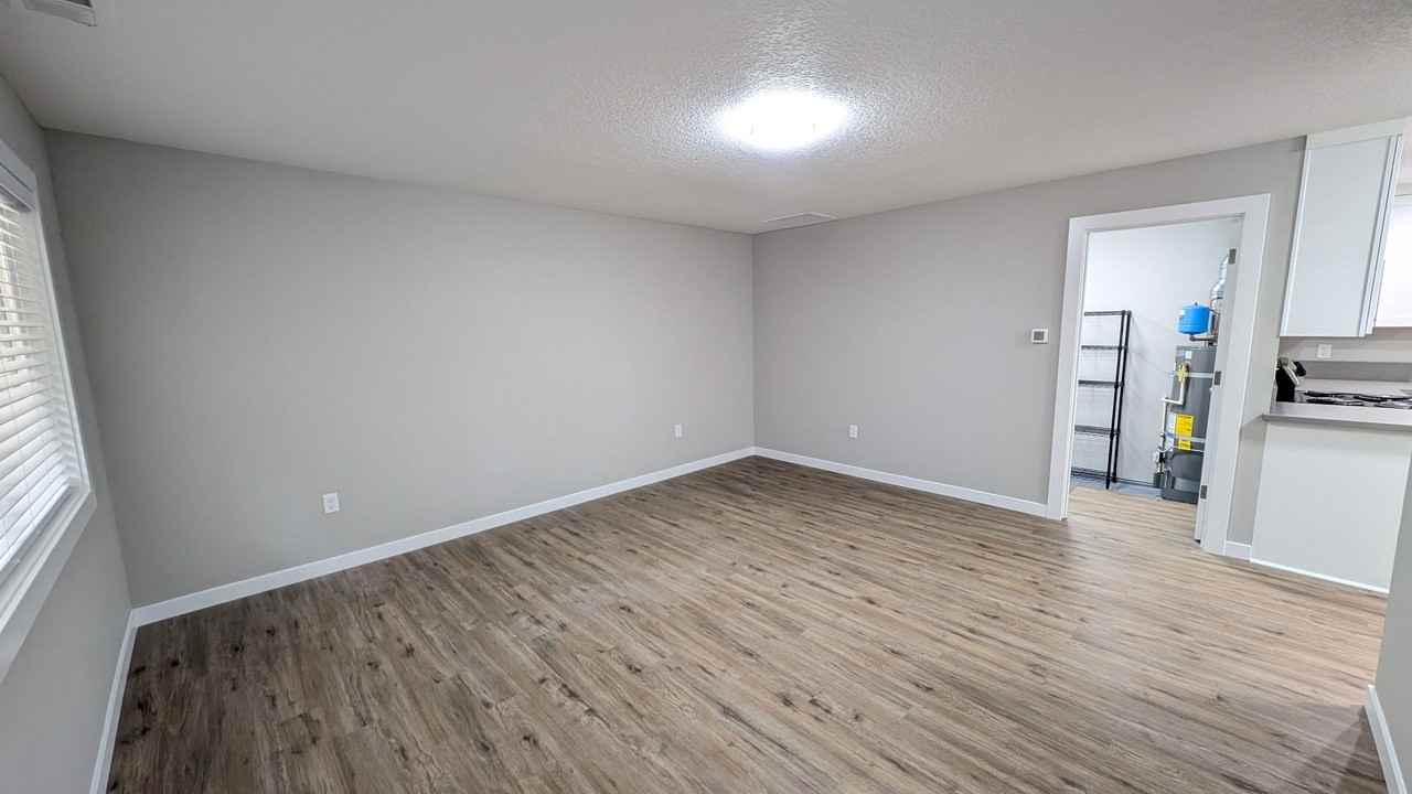 1660 Se Oak Grove Blvd - Photo 2 of 21