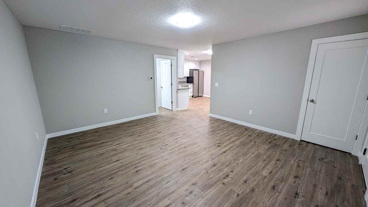 1660 Se Oak Grove Blvd - Photo 4 of 21