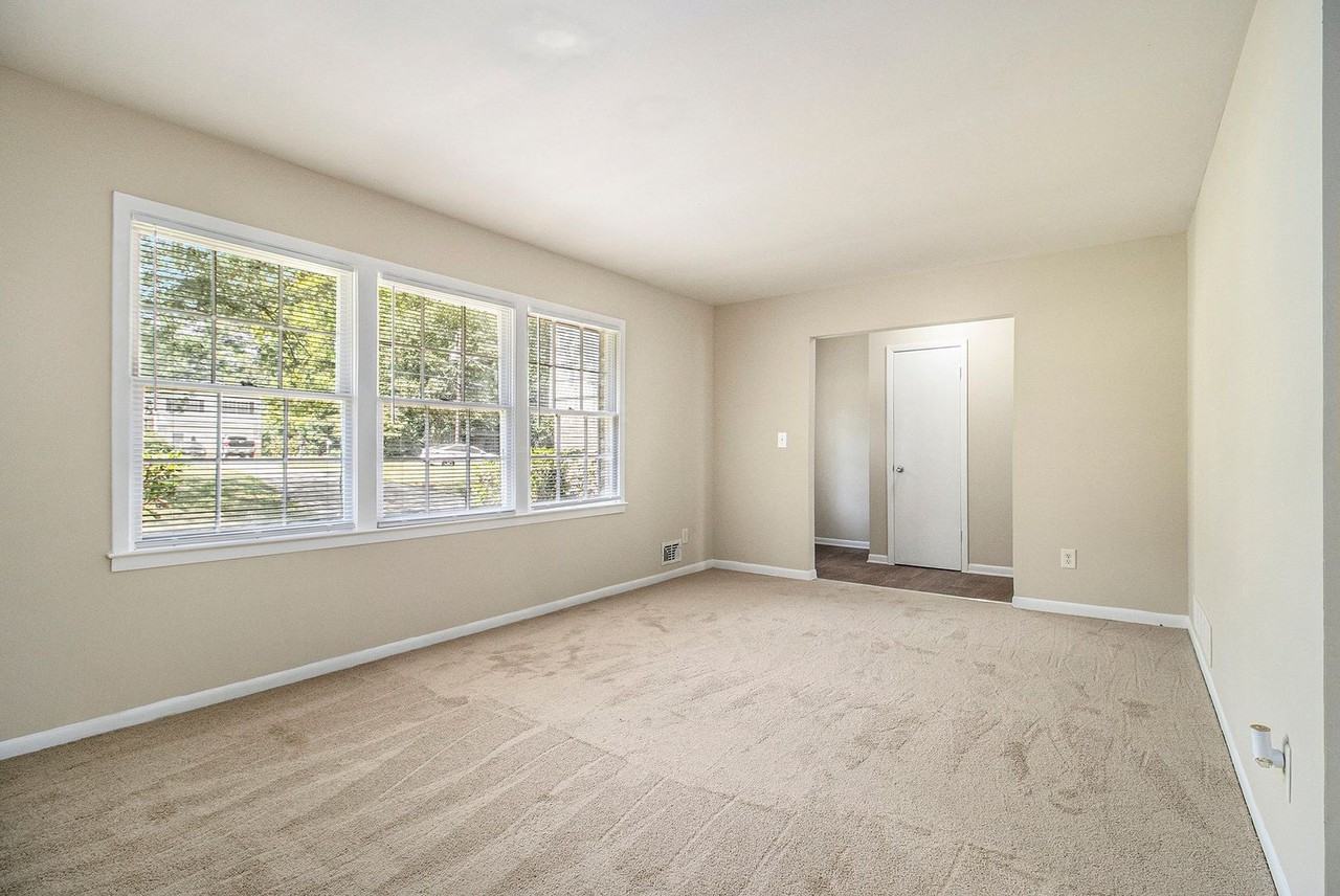 2890 Grand Pines Ct - Photo 4 of 32