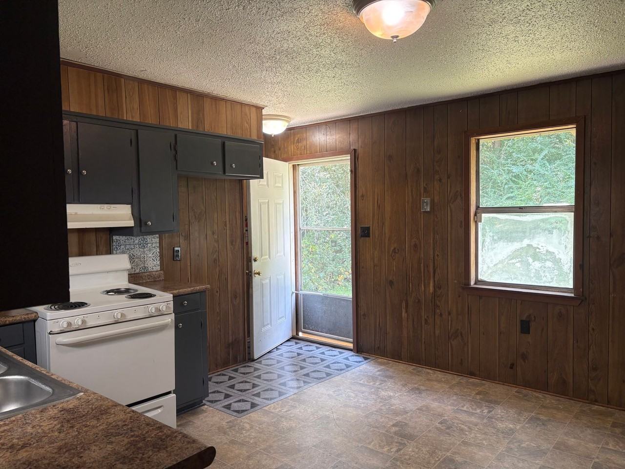 139 Hazelwood St - Photo 7 of 18