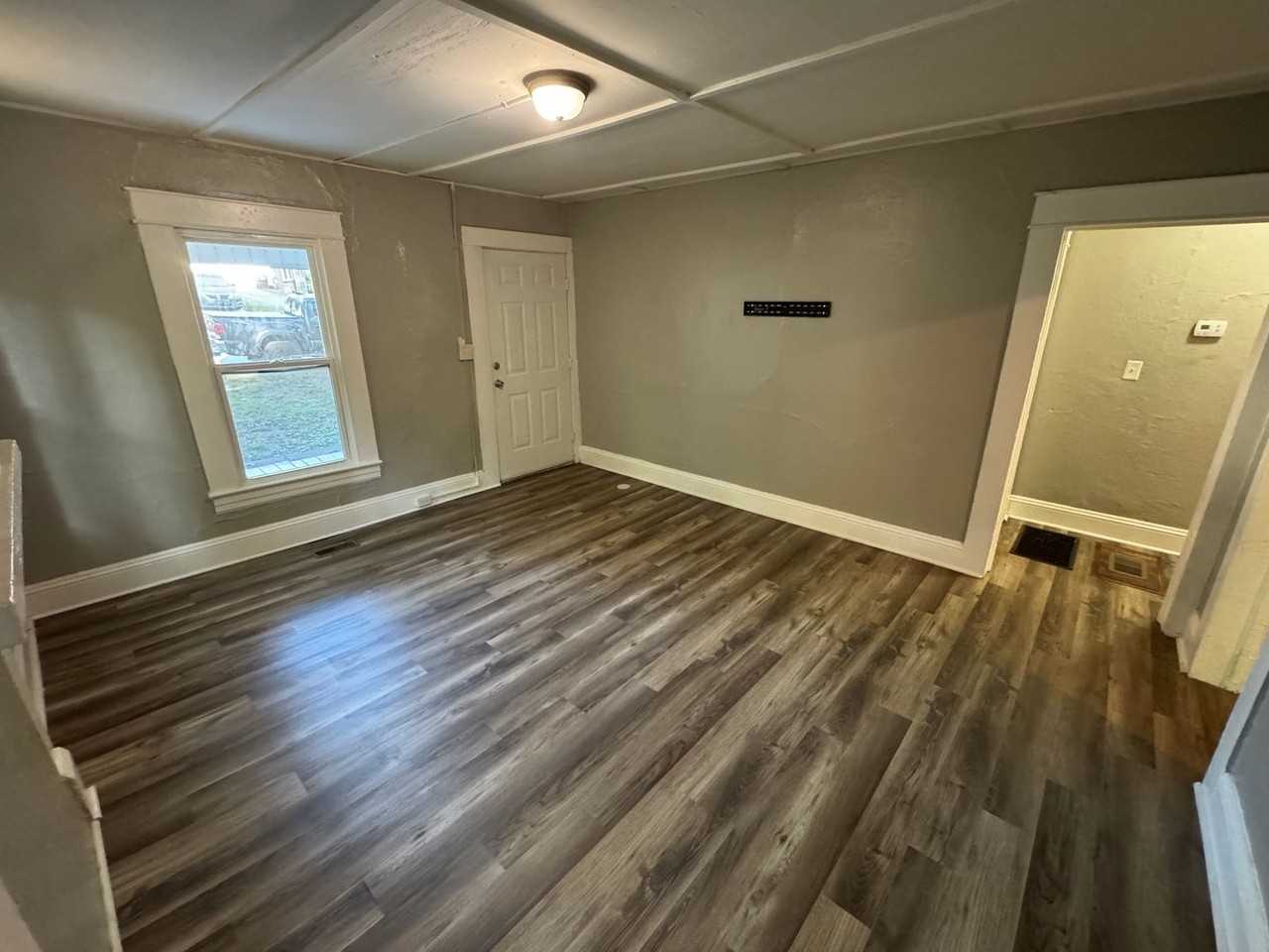 1502 Larkin St - Photo 4 of 14