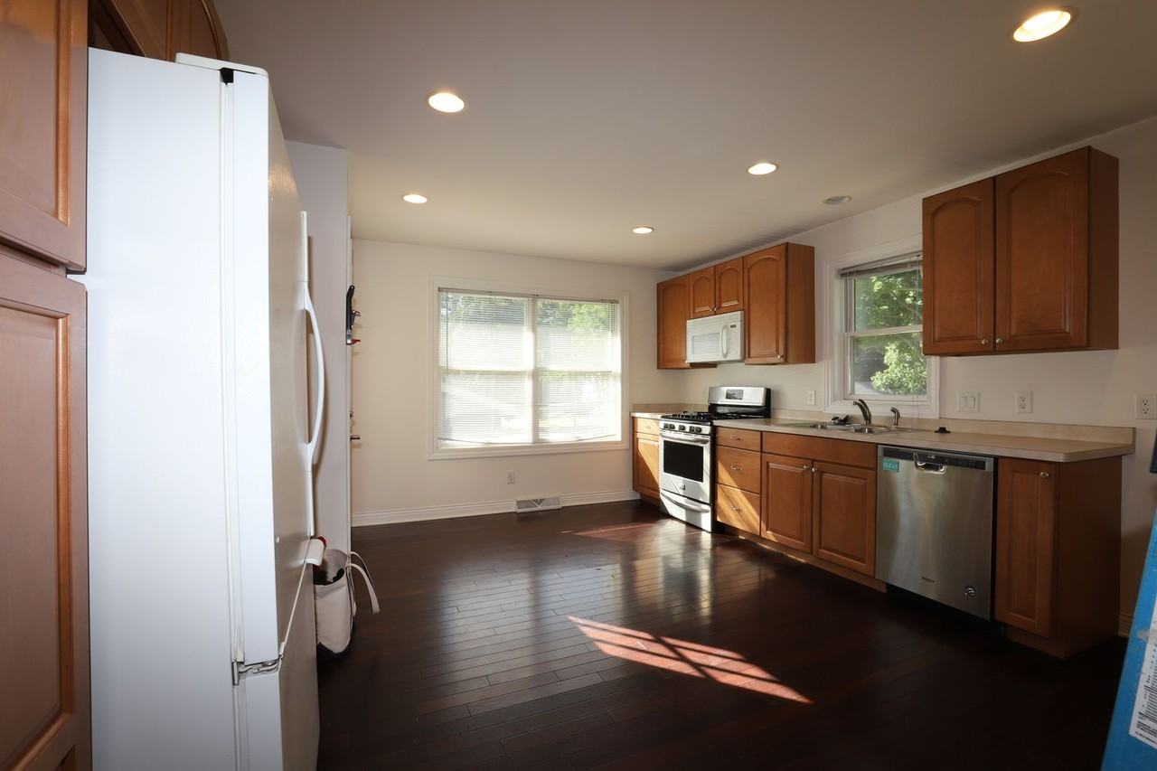 2021 Monroe St - Photo 3 of 21