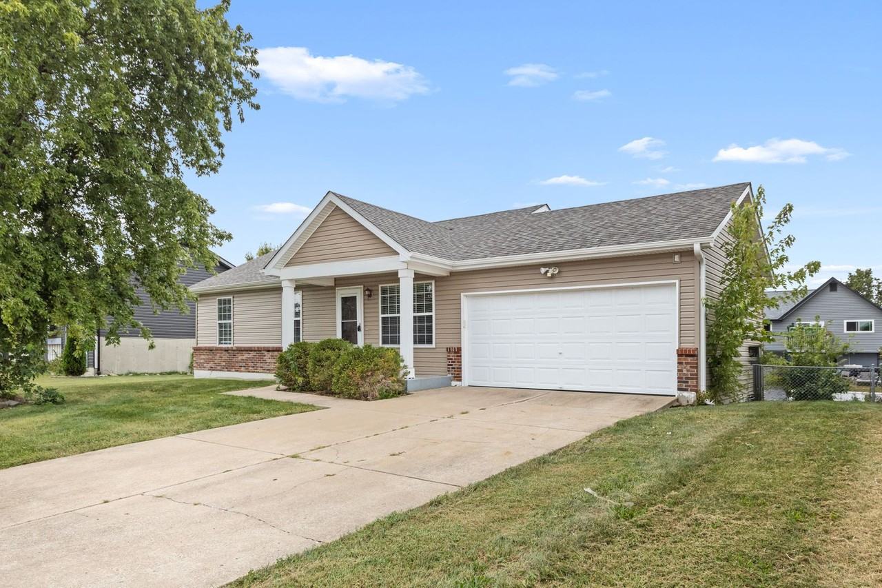679 Dundee Ct - Photo 2 of 27