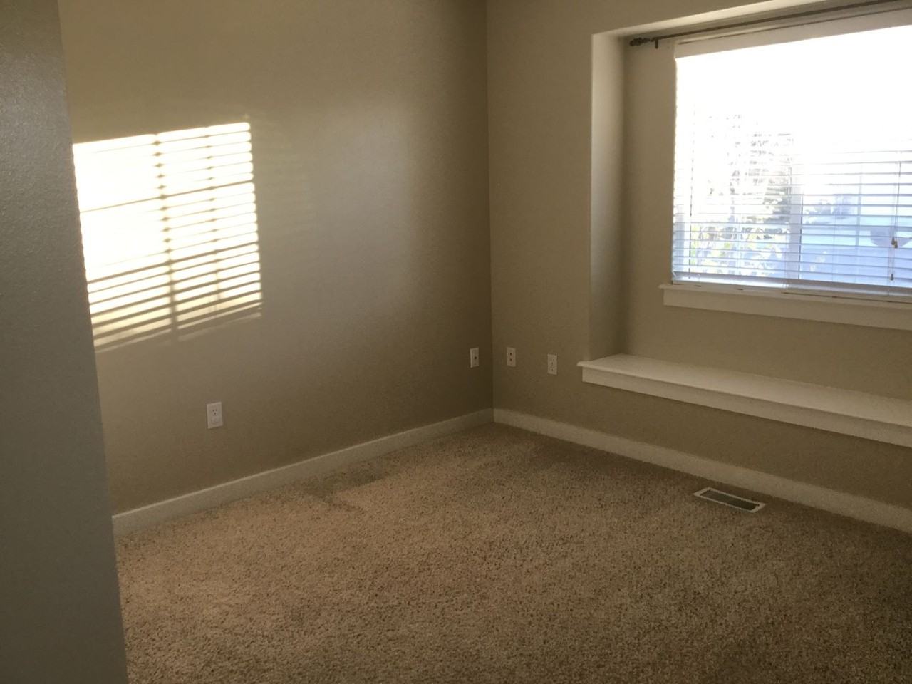 5513 S Loughs Way - Photo 7 of 10