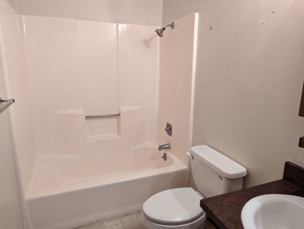 2 Bedroom 1 Bathroom Duplex with FULL basement and 1 - Photo 3 of 7