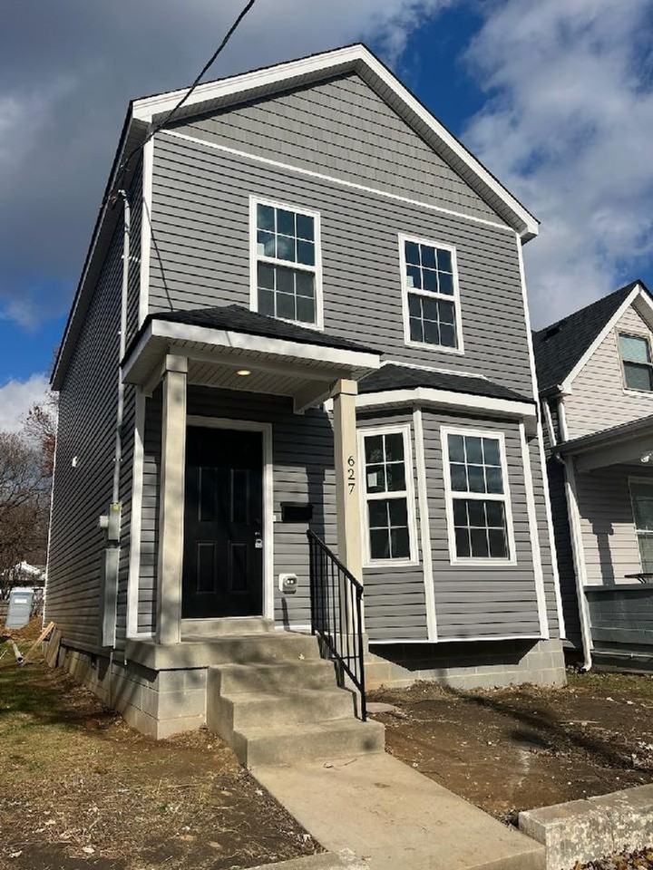 627 E Ormsby Ave - Photo 2 of 19