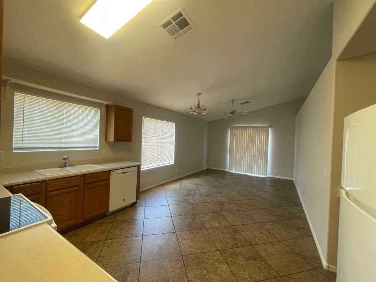 15752 W Lundberg St - Photo 5 of 18